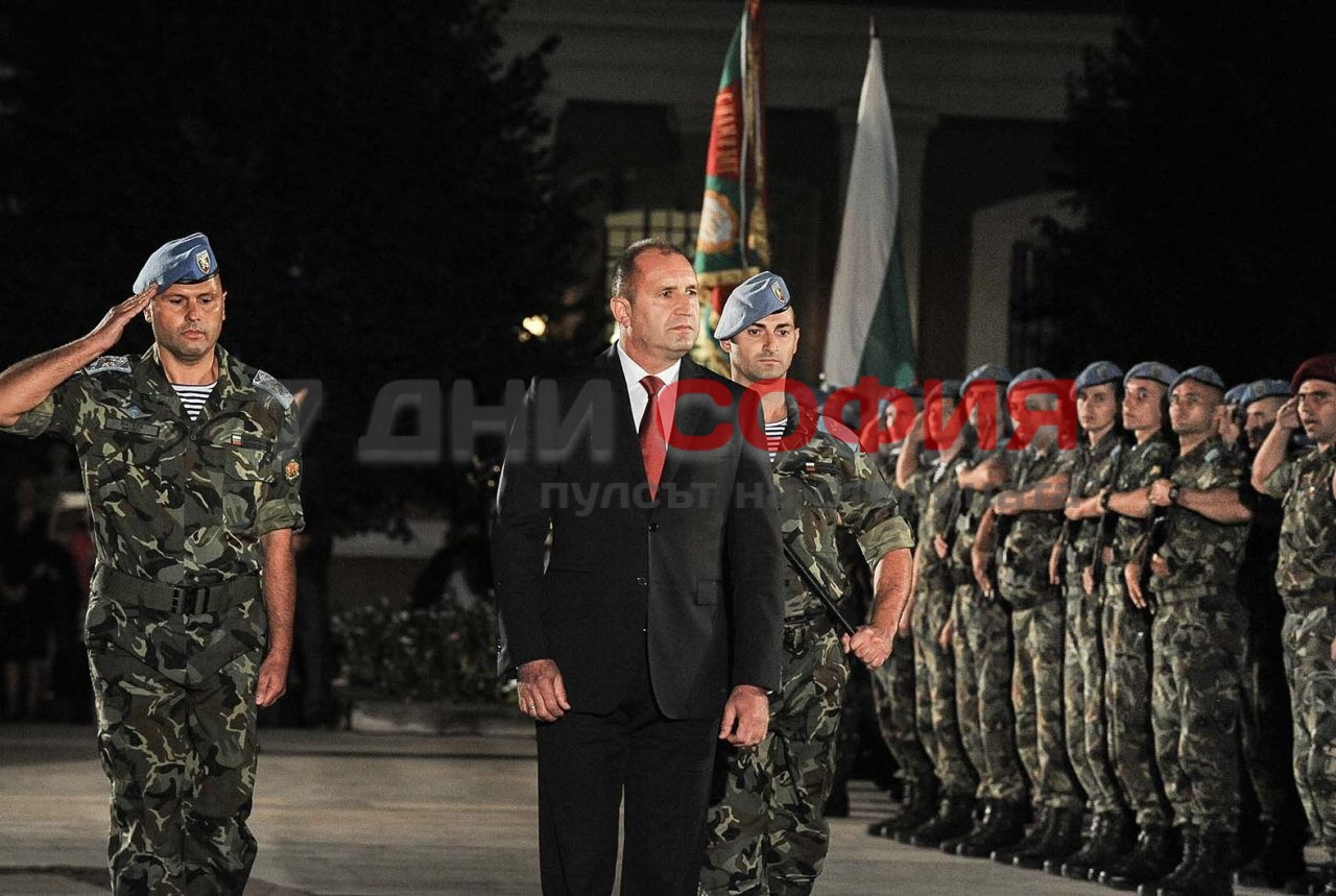 Президентът Румен Радев иска да смени началника на Националната служба