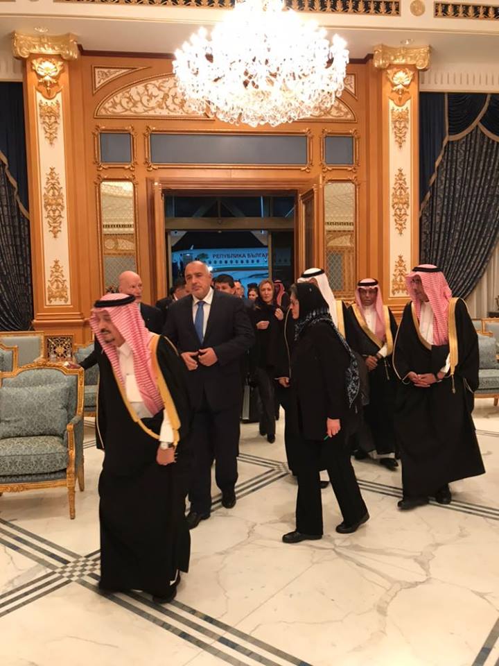 Кралят на Саудитска Арабия посрещна официално в 13 00 часа министър председателя