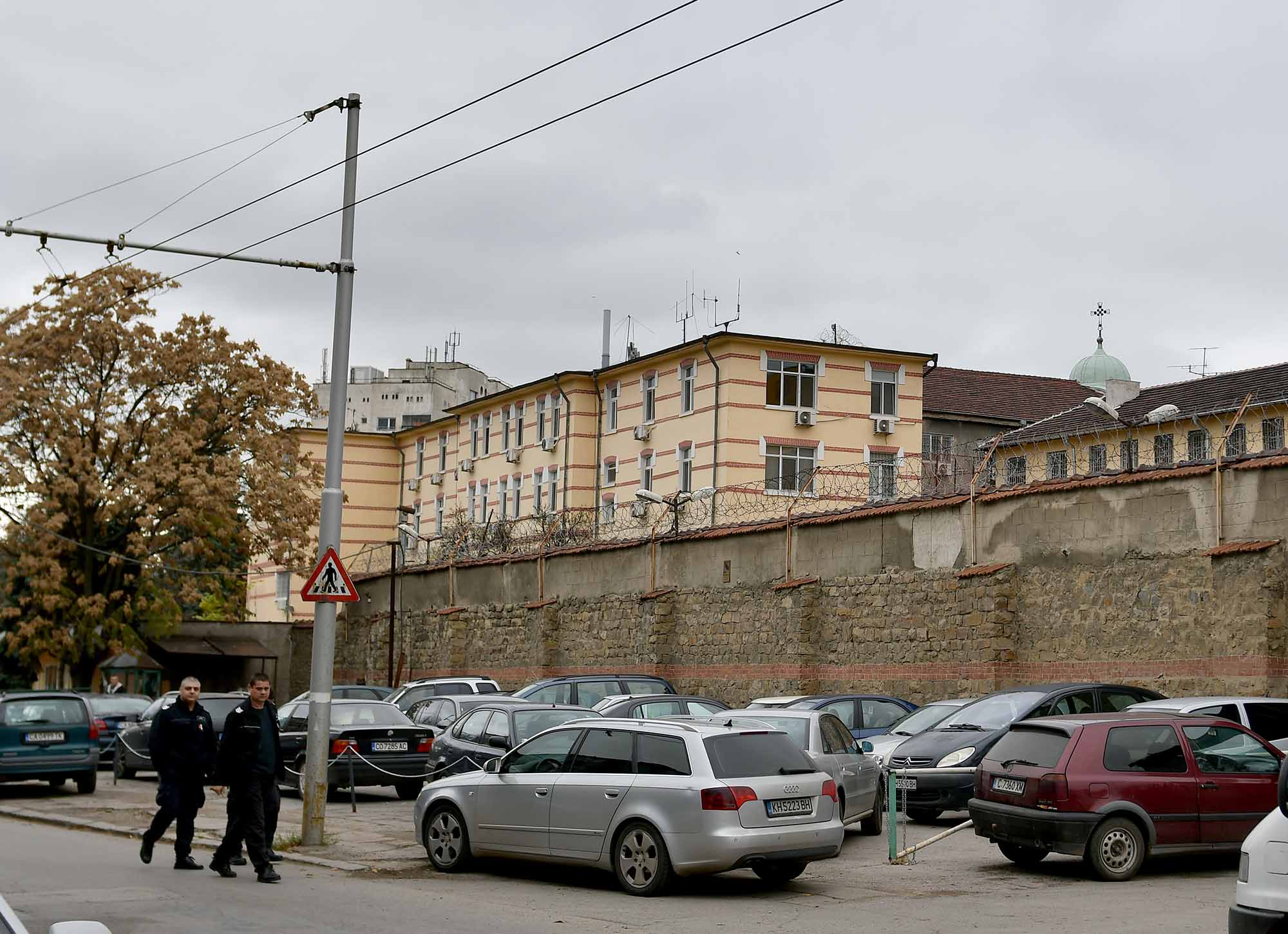 Двамата престъпници избягали от софийския затвор продължават да са в