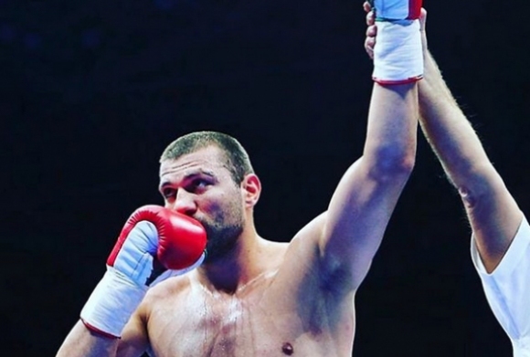 Кариерата на Тервел Пулев на професионалния ринг продължава да се