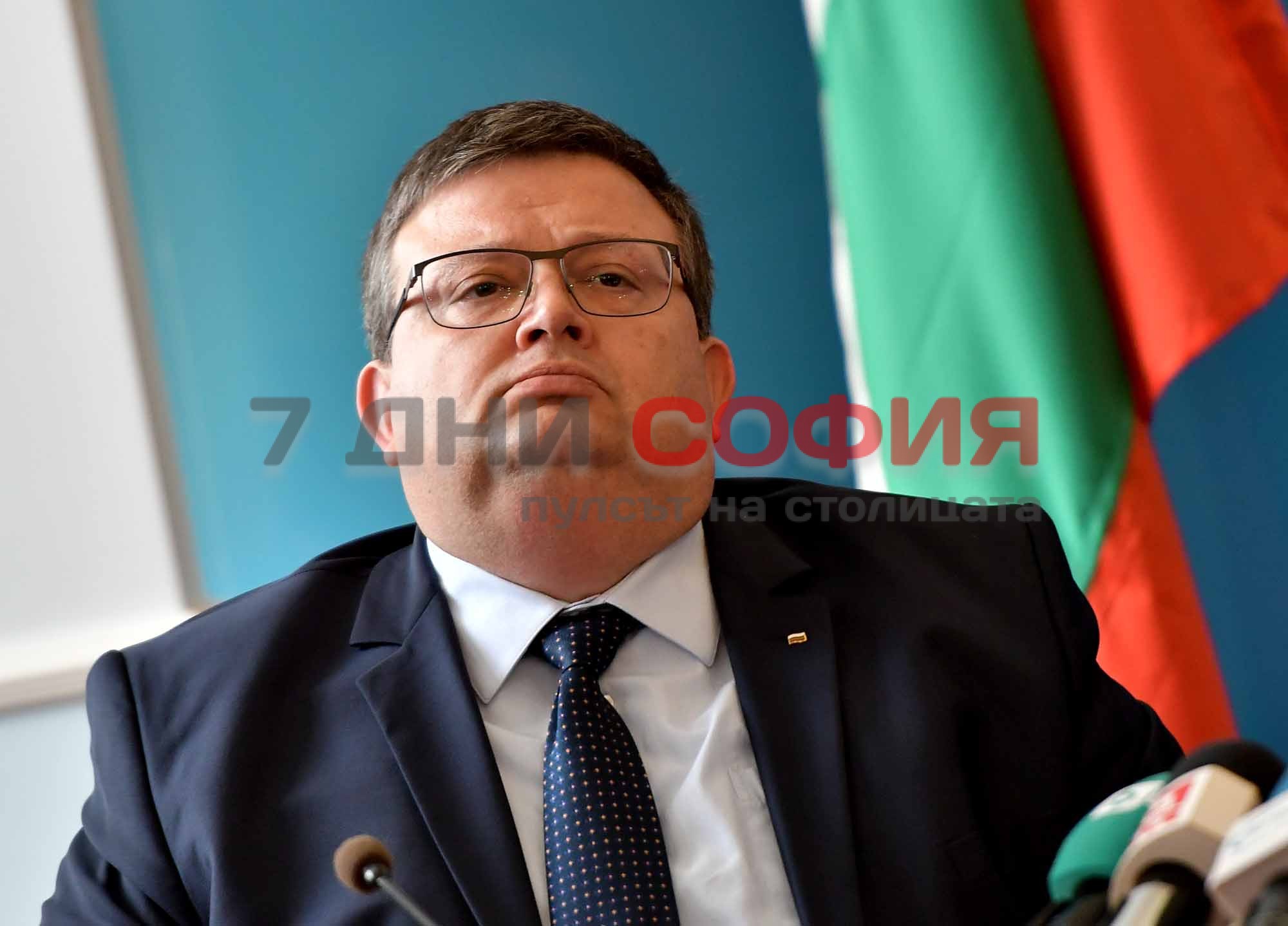 Вътрешният министър Валентин Радев е изискал доклада за Булгартабак“ от