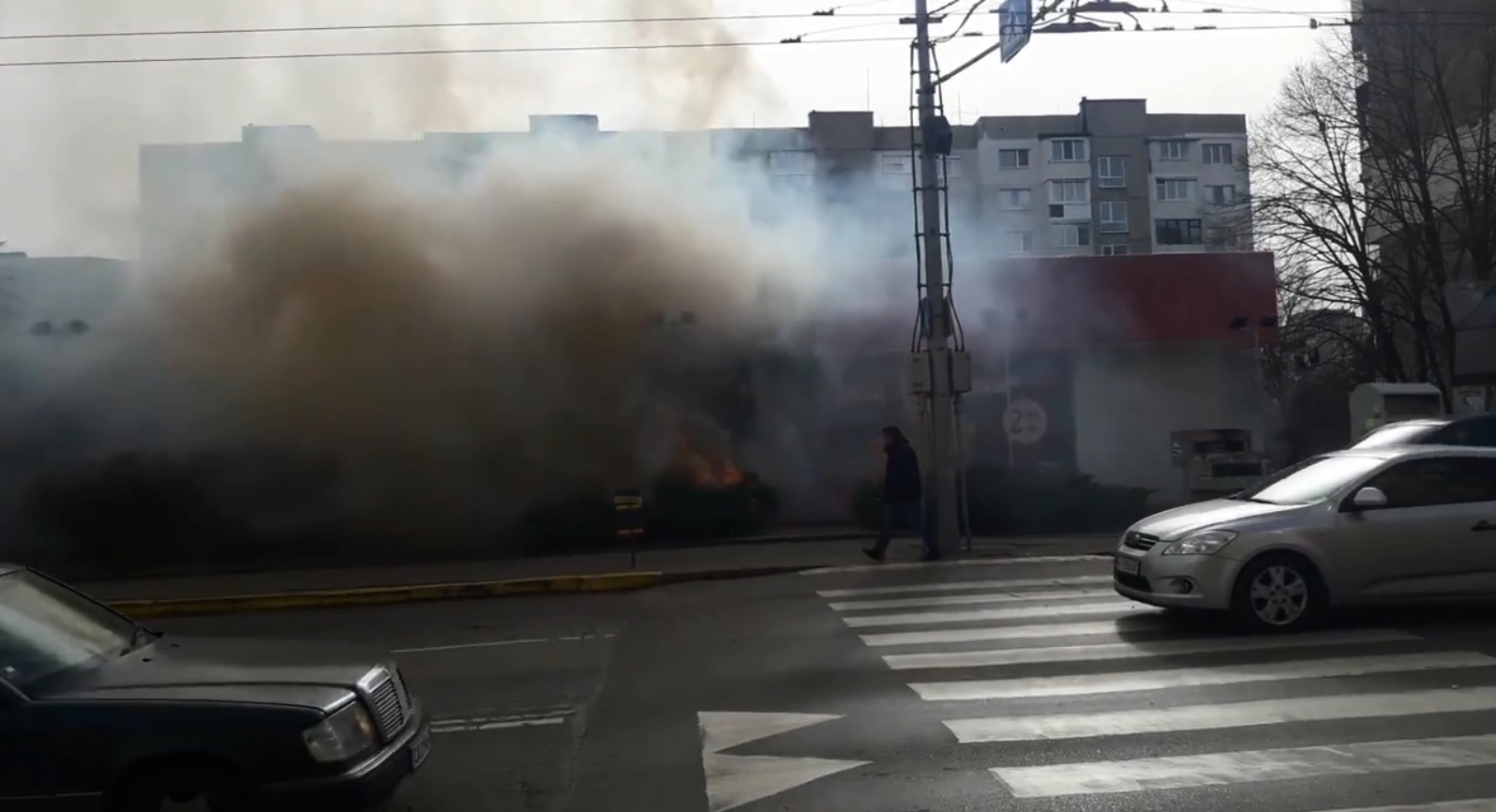Голям пожар бушува в столицата Това стана ясно от видео