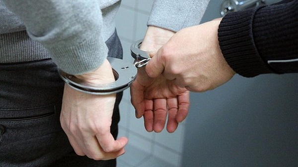 Полицията в Превеза е арестувала млад българин в който е