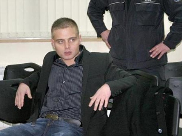 Синът на взривения в асансьор през 2004 година сикаджия Стоил
