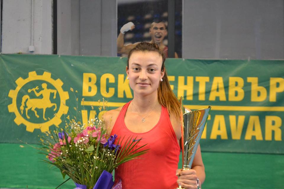 Петя Аршинкова започна с убедителна победа на турнира по тенис