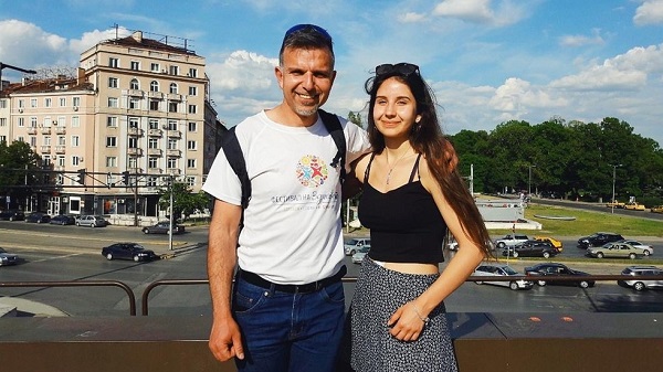 Дъщерята на Боян Петров – Тея, използва Facebook, за да
