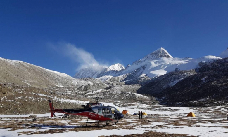 Двата хеликоптера, които издирват алпиниста Боян Петров, не откриха следи