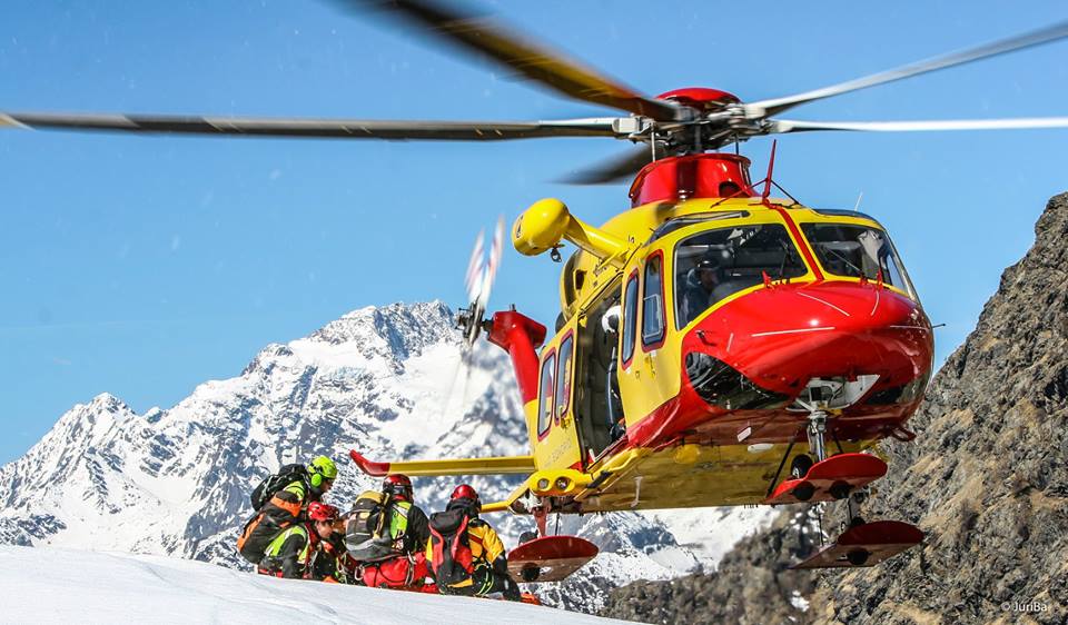 Появи се страховито видео от швейцарските Алпи където осем души