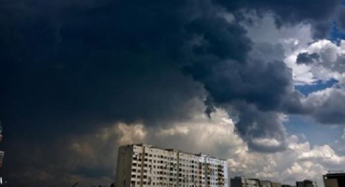 Лятна буря отново се изсипа над София В центъра се