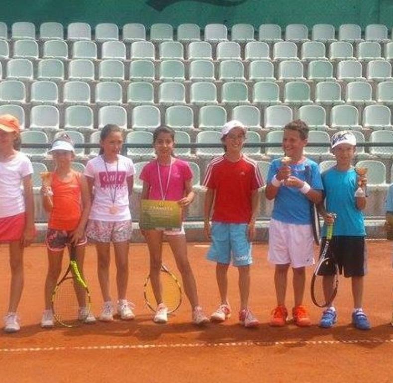 Калоян Шиков и Мая Енчева спечелиха регионалното първенство за момчета