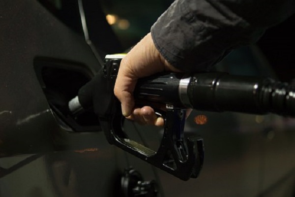 Цените на горивата скочиха точно преди началото на летния сезон