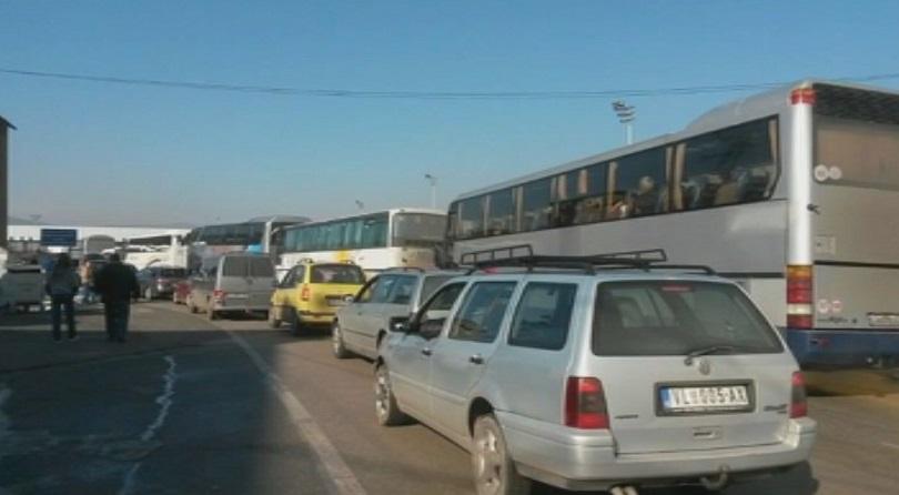 Блокирани българи на границата