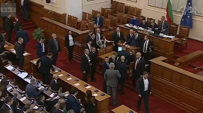 парламент депутати бой